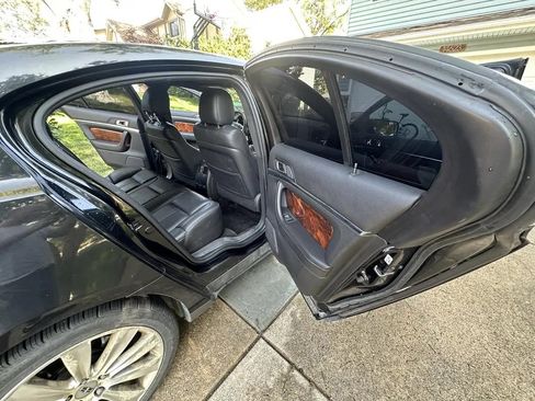 Used 2013 Lincoln MKS AWD image 15