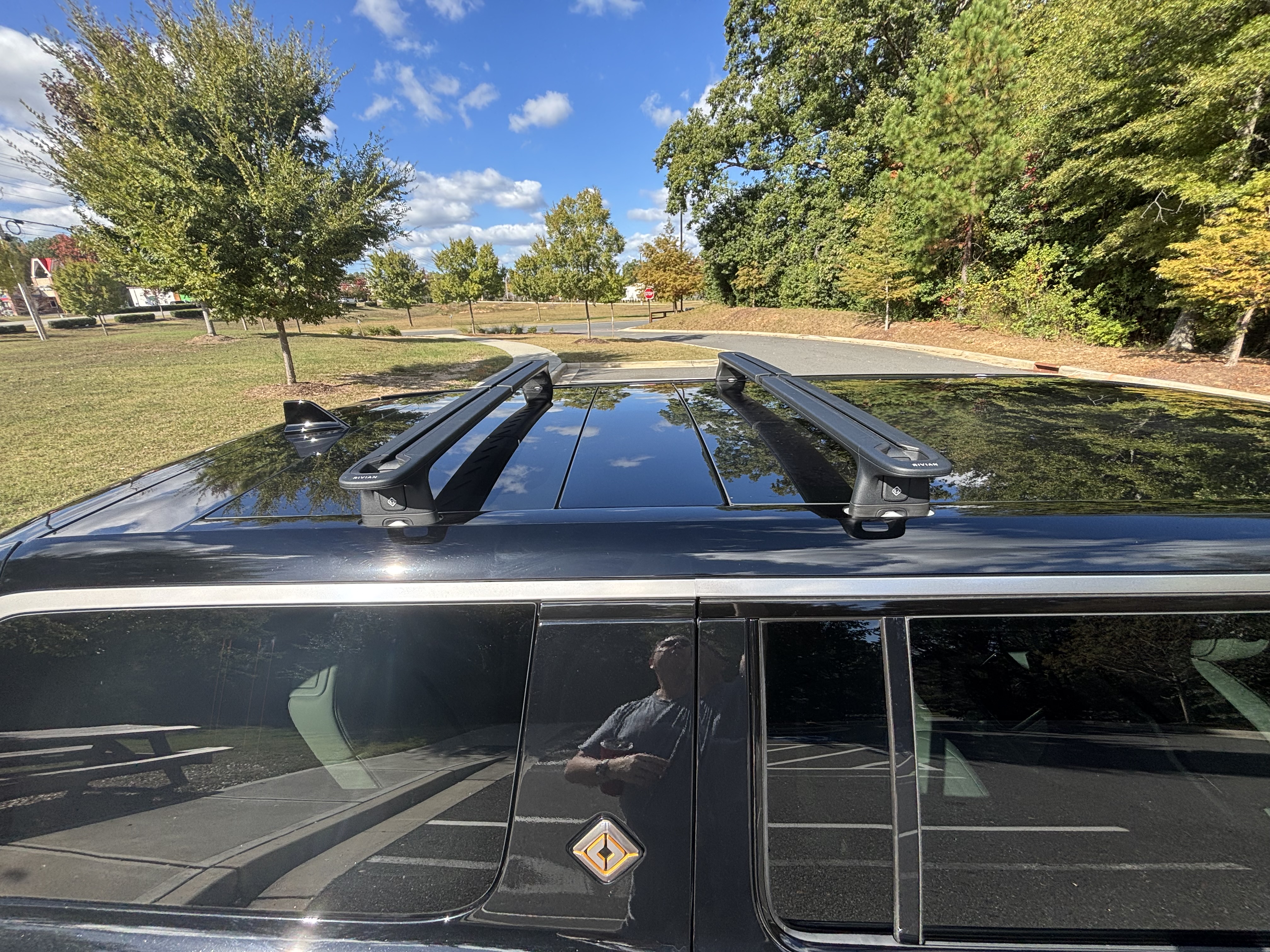 Used 2025 Rivian R1S Adventure Dual AWD/4WD image 10