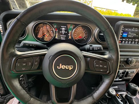 Used 2021 Jeep Wrangler Unlimited Sport AWD/4WD image 5