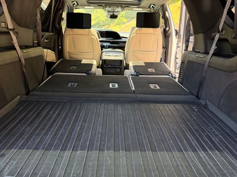 Used 2021 Cadillac Escalade ESV Sport RWD image 21