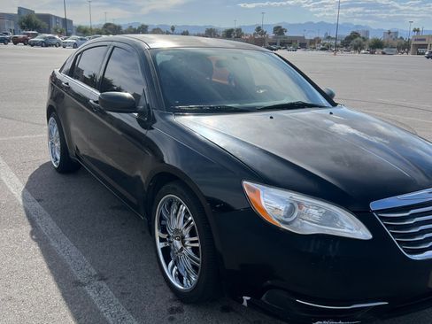 Used 2013 Chrysler 200 LX FWD image 2