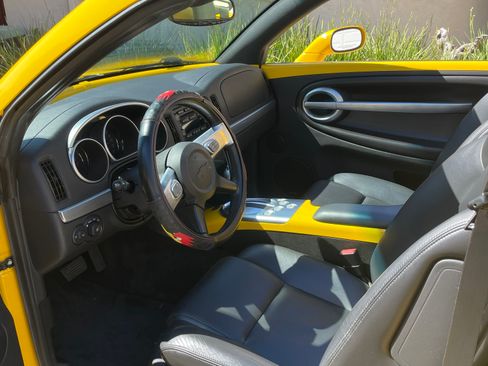 Used 2005 Chevrolet SSR w/ Preferred Equipment Group RWD image 9