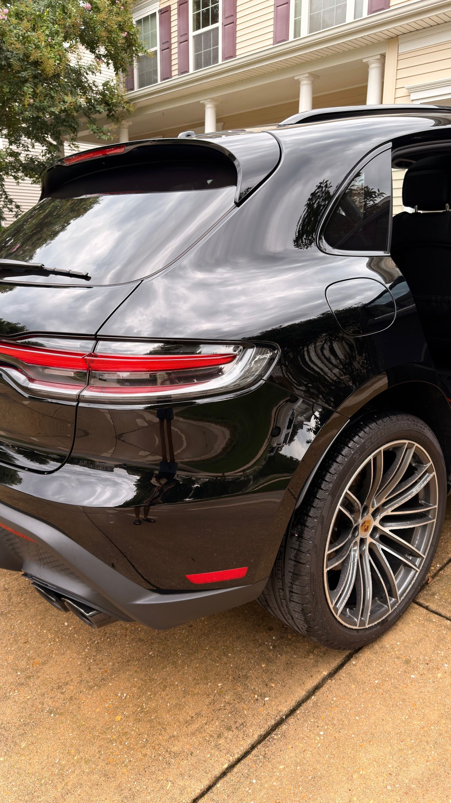 Used 2023 Porsche Macan AWD/4WD image 27