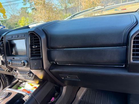 Used 2019 Ford Expedition Limited w/ Texas Edition Package image 16