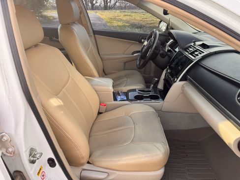 Used 2014 Toyota Camry XLE image 4