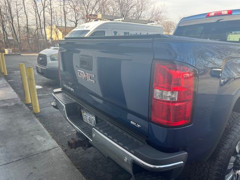 Used 2019 GMC Sierra 2500 SLT w/ Duramax Plus Package image 4