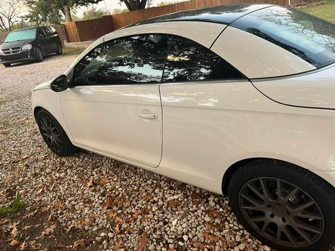 Used 2010 Volkswagen Eos Lux image 1