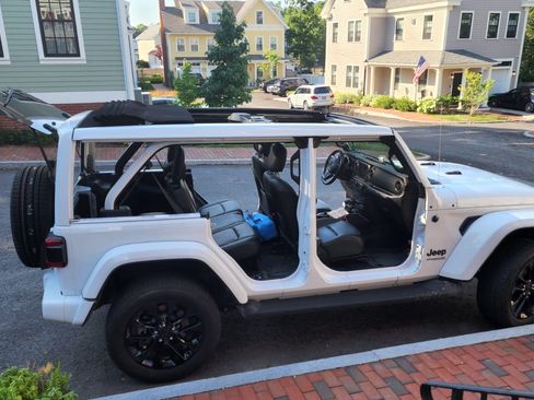 Used 2021 Jeep Wrangler Unlimited Sahara image 1