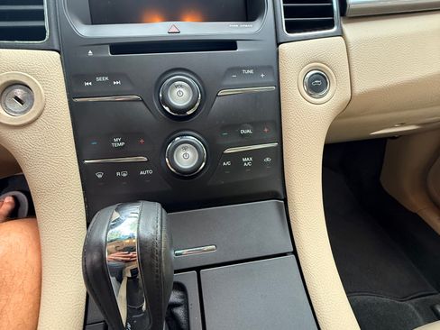 Used 2013 Ford Taurus SEL FWD image 10