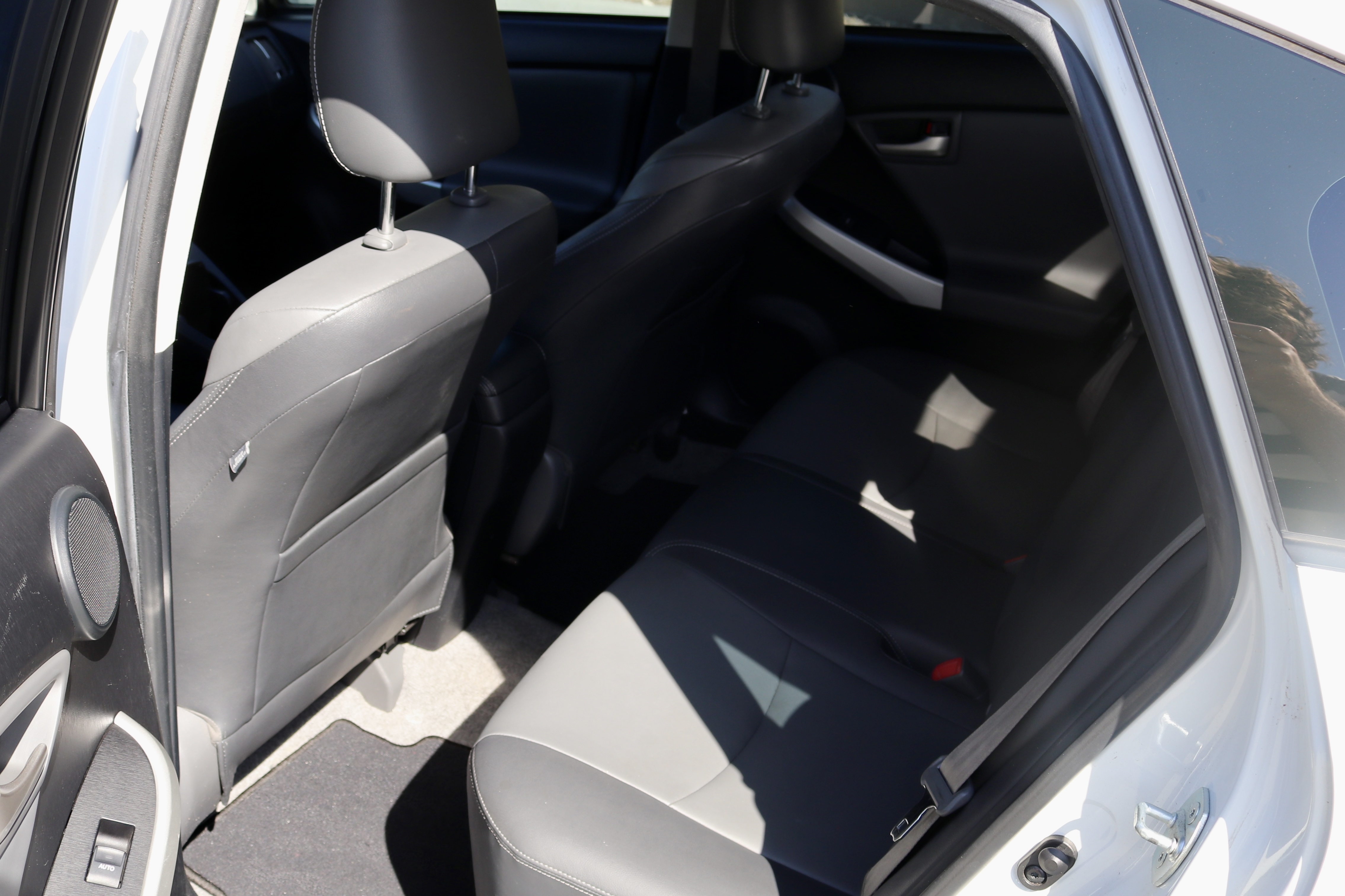 Used 2015 Toyota Prius Four w/ Deluxe Solar Roof Package FWD image 29