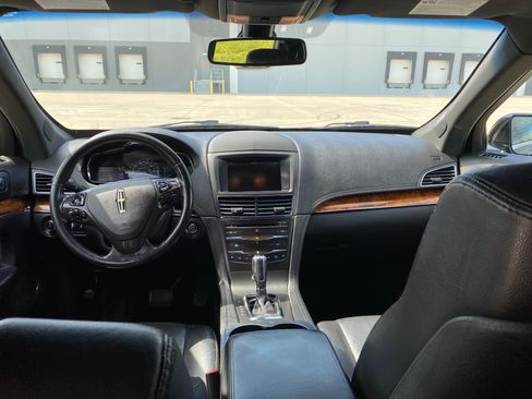 Used 2015 Lincoln MKT AWD image 16