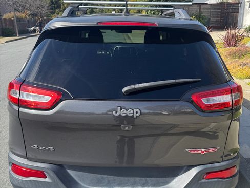 Used 2016 Jeep Cherokee Trailhawk w/ Leather Interior Group image 9