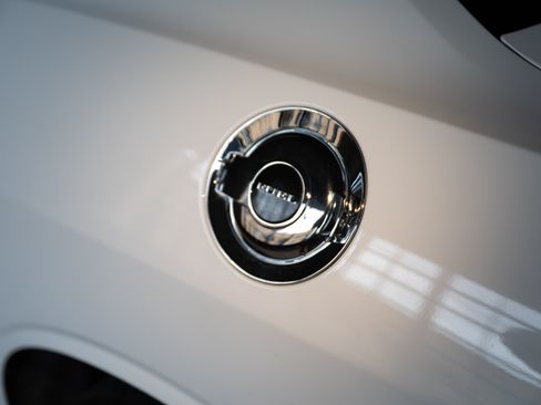 Used 2018 Dodge Challenger R/T RWD image 19