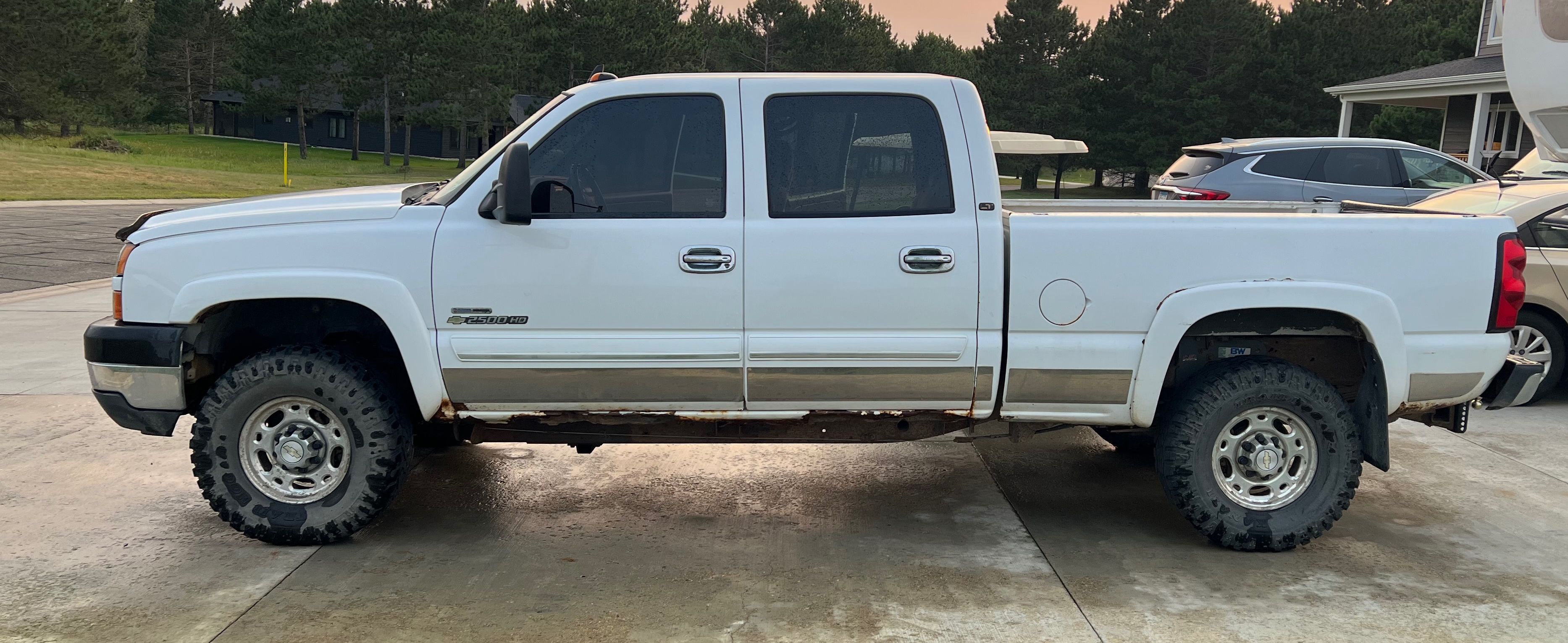 Used 2007 Chevrolet Silverado 2500 LT w/ Heavy-Duty Power Package AWD/4WD image 1