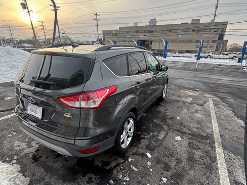 Used 2016 Ford Escape SE w/ SE Leather Comfort Package image 4