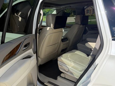 Used 2023 Cadillac Escalade Sport Platinum AWD/4WD image 12