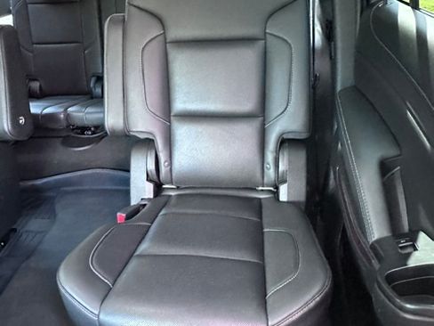 Used 2018 GMC Yukon XL SLT w/ Open Road Package AWD/4WD image 13