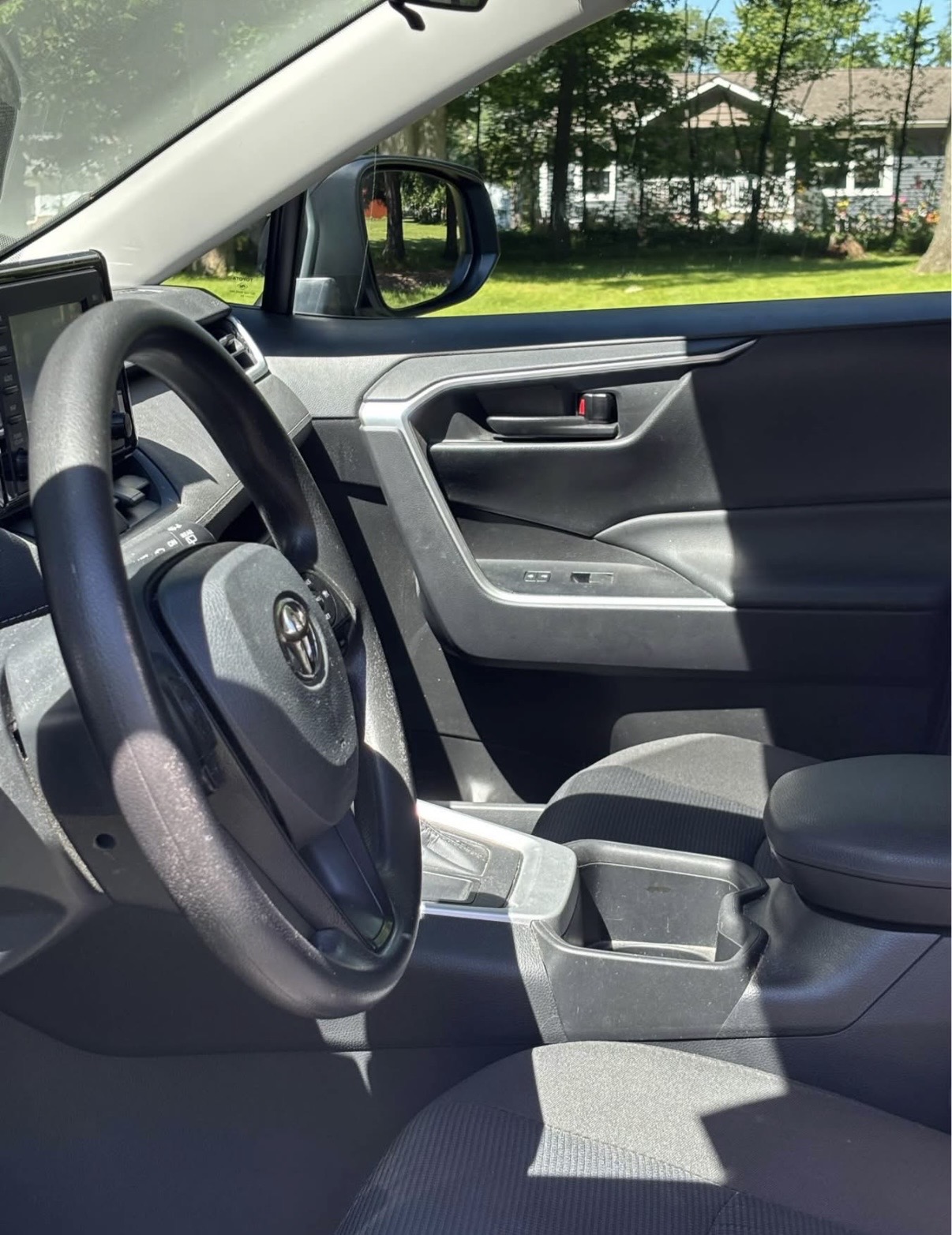 Used 2022 Toyota RAV4 LE AWD/4WD image 5