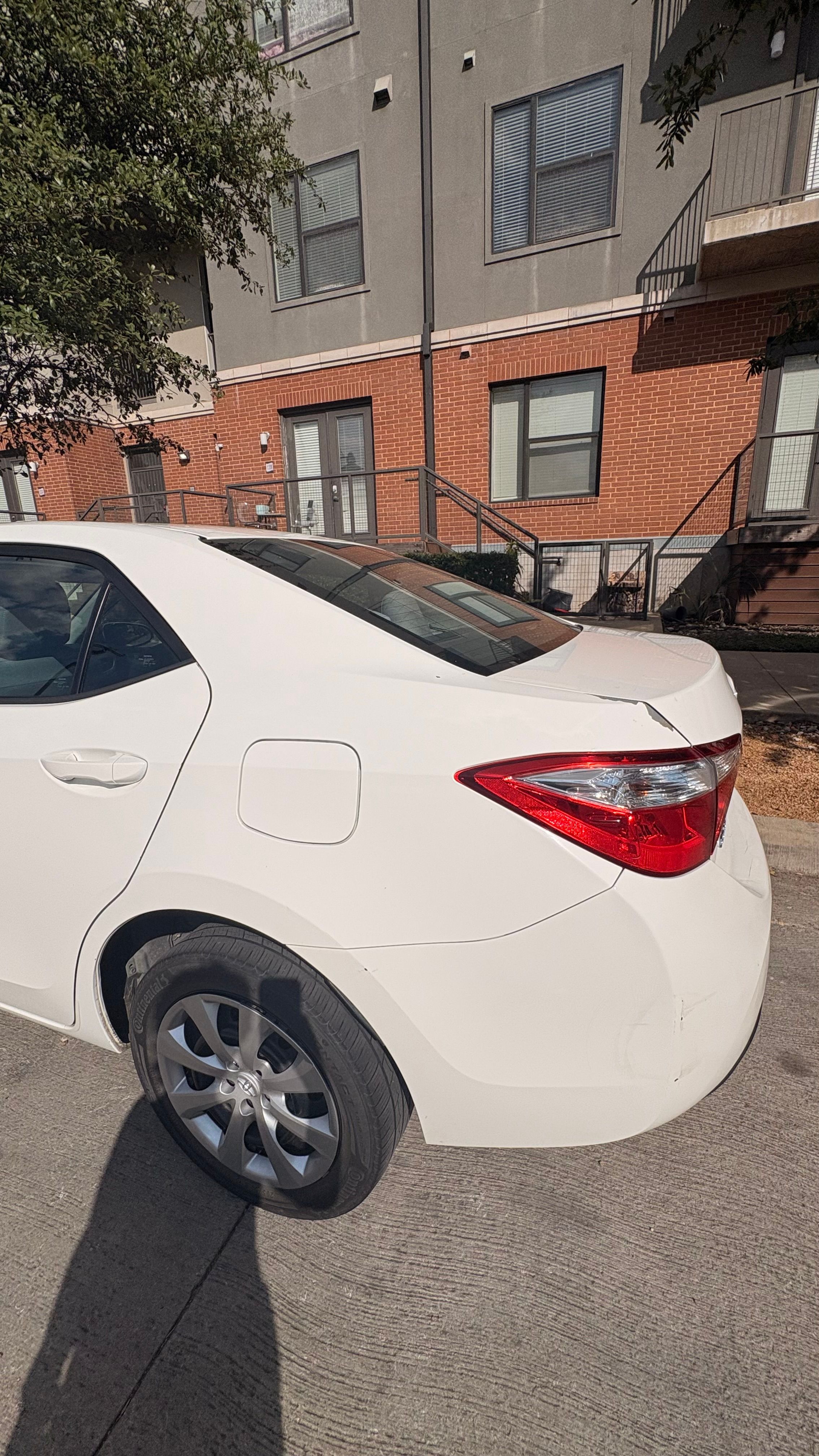 Used 2015 Toyota Corolla LE FWD image 5