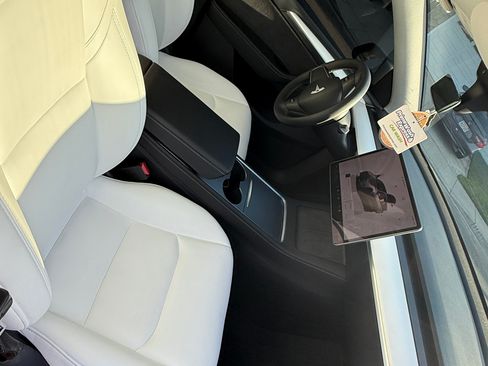 Used 2025 Tesla Model Y Long Range image 9