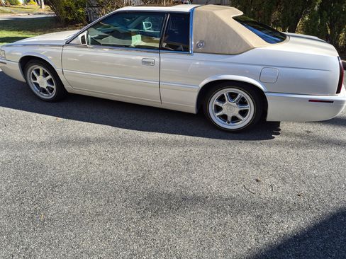 Used 2002 Cadillac Eldorado Touring w/ Preffered Equipment Group image 2