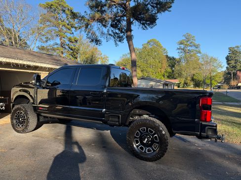 Used 2025 Ford F250 Platinum image 4