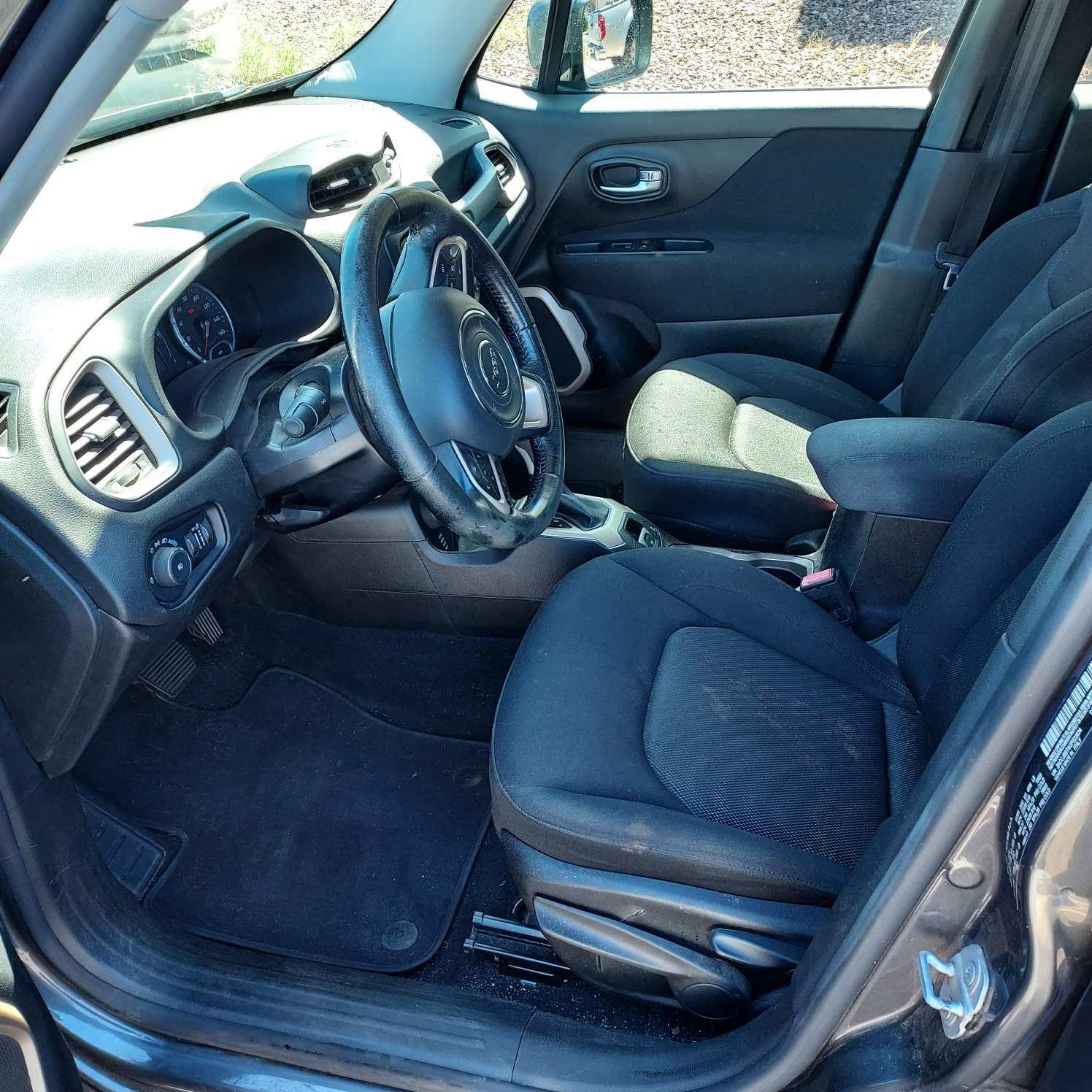 Used 2016 Jeep Renegade Latitude AWD/4WD image 2