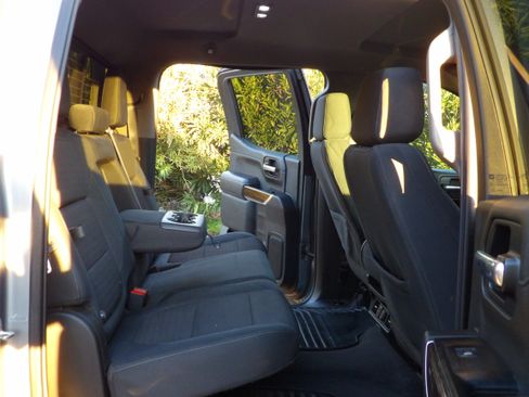 Used 2019 GMC Sierra 1500 SLE w/ SLE Value Package image 27