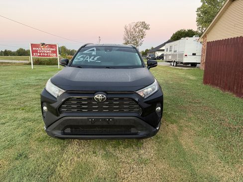 Used 2020 Toyota RAV4 XLE image 1