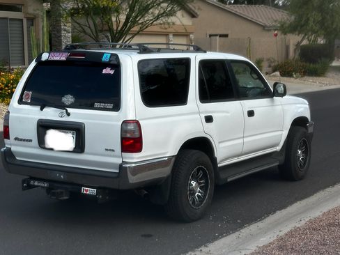 Used 2000 Toyota 4Runner 2WD image 1