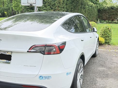 Used 2021 Tesla Model Y Long Range AWD/4WD image 2