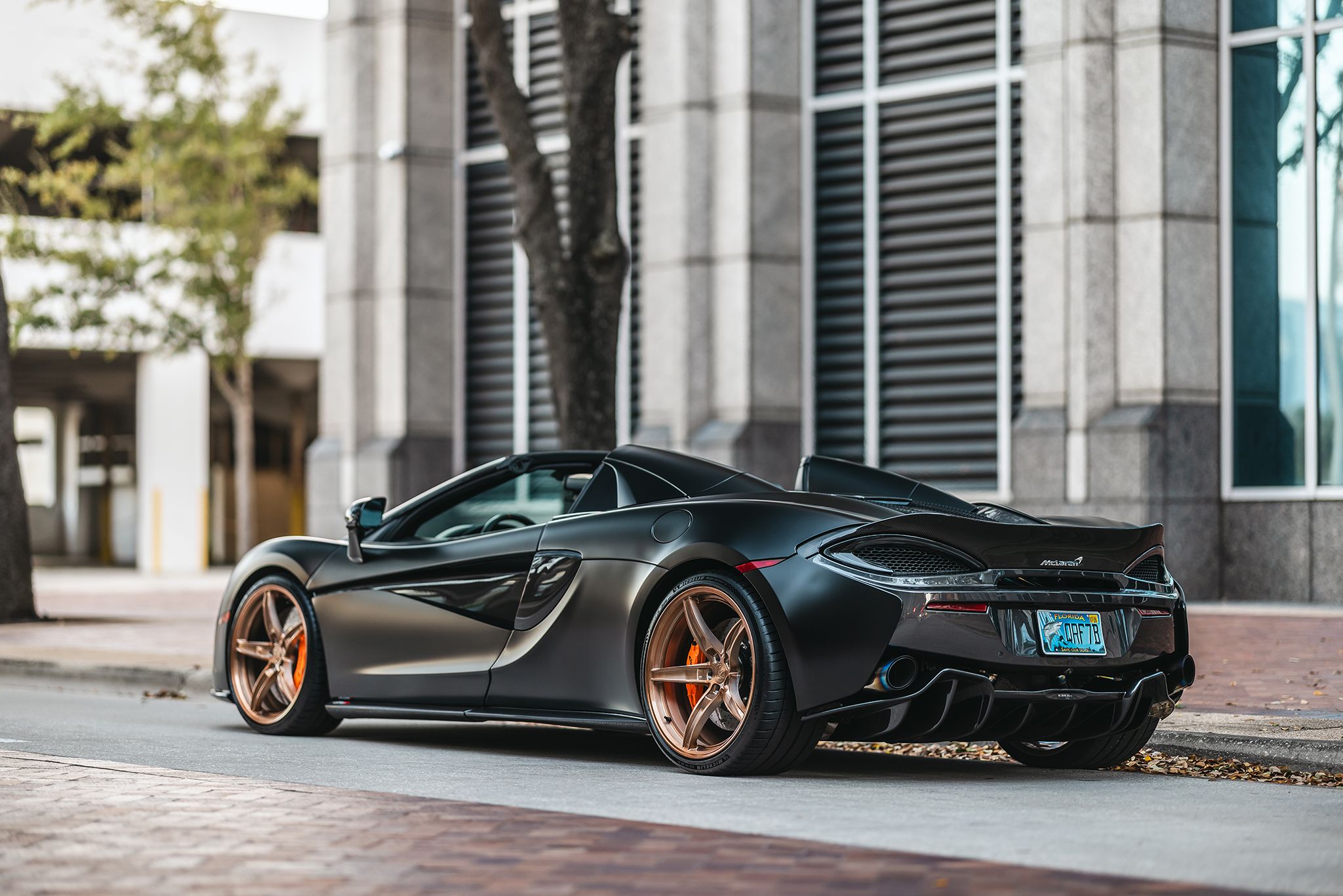 Used 2019 McLaren 570S Spider RWD image 13