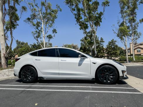 Used 2020 Tesla Model 3 Performance image 4