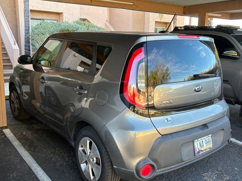 Used 2015 Kia Soul image 2