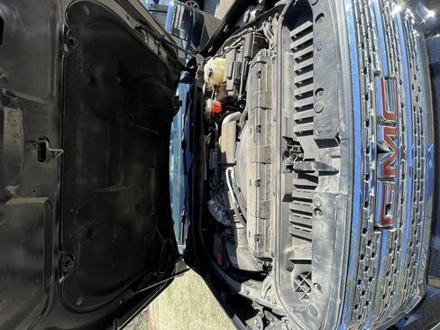 Used 2021 GMC Sierra 2500 Denali w/ Denali Black Diamond Edition image 16