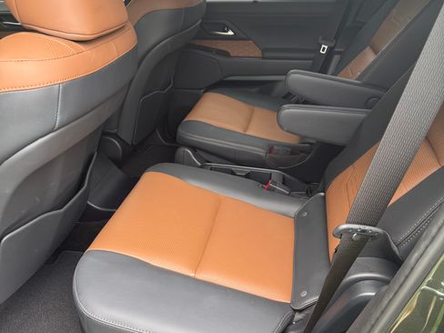Used 2025 Lexus GX 550 w/ Accessory Package (2T) AWD/4WD image 7
