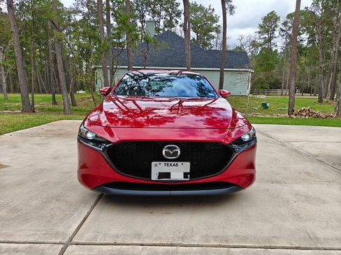 Used 2020 MAZDA MAZDA3 Hatchback image 2