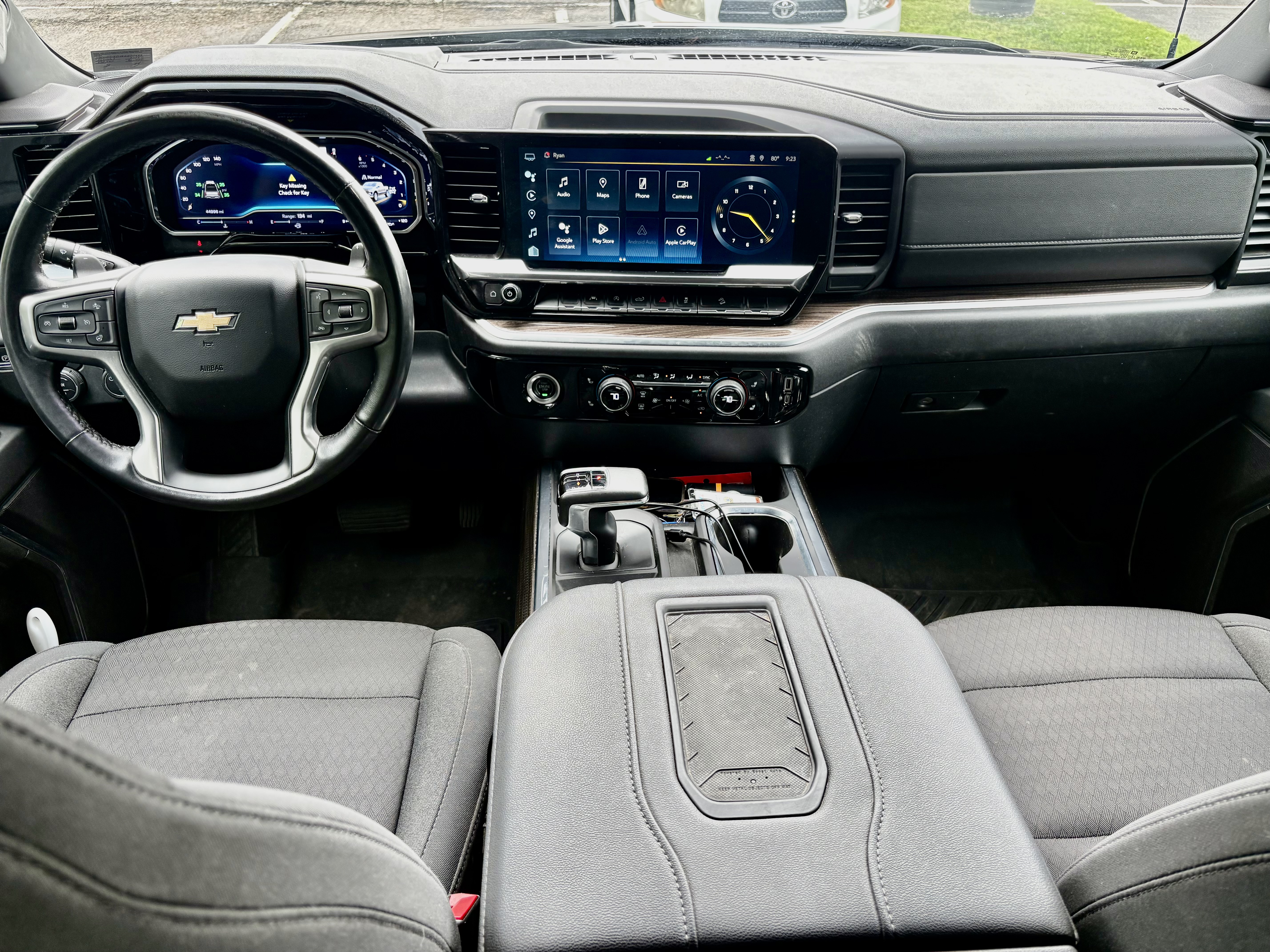 Used 2022 Chevrolet Silverado 1500 LT w/ Z71 Off-Road Package AWD/4WD image 7