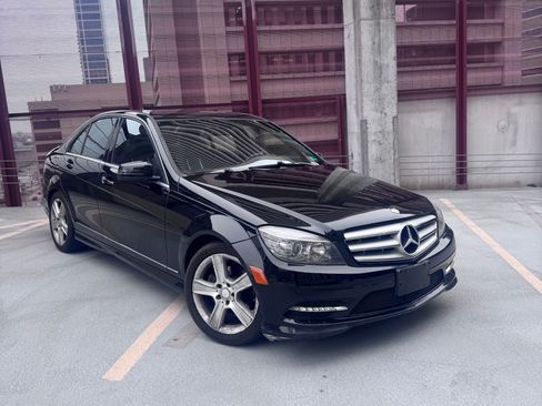 Used 2011 Mercedes-Benz C 300 Sedan image 4