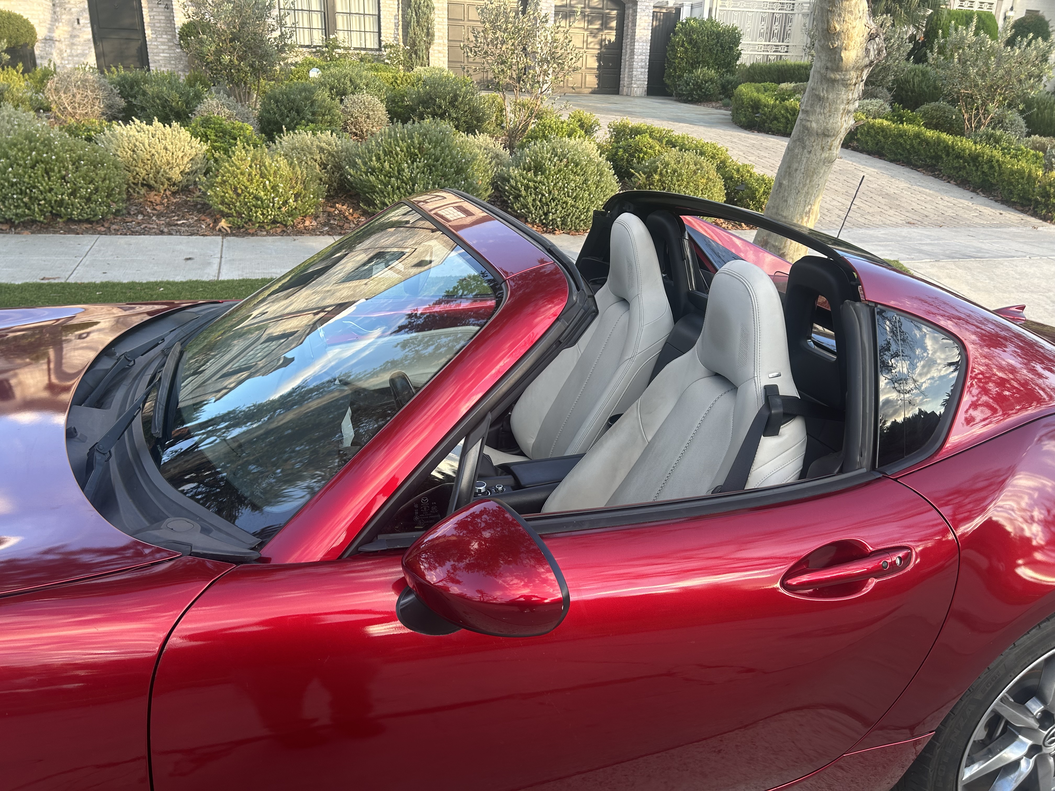 Used 2021 MAZDA MX-5 Miata RF Grand Touring RWD image 9