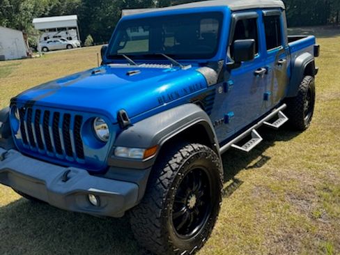 Used 2021 Jeep Gladiator Sport AWD/4WD image 2