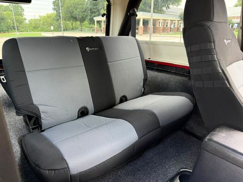 Used 2005 Jeep Wrangler Unlimited Rubicon w/ Security Group AWD/4WD image 13