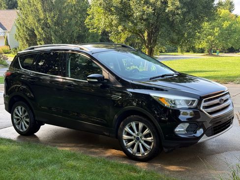 Used 2017 Ford Escape Titanium FWD image 4