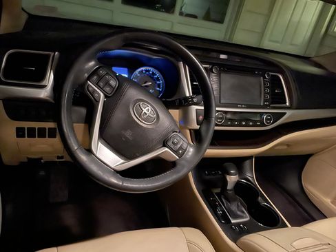 Used 2015 Toyota Highlander XLE image 14