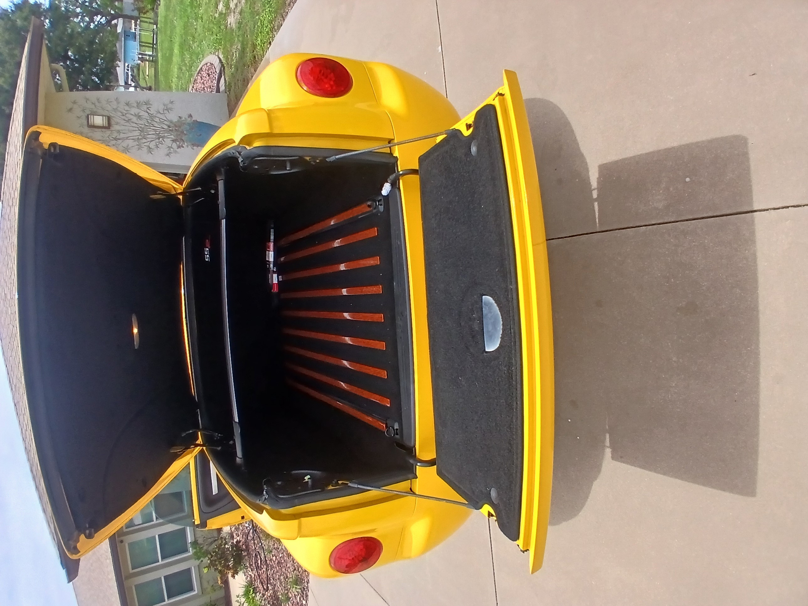 Used 2005 Chevrolet SSR w/ Preferred Equipment Group RWD image 15