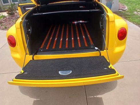 Used 2005 Chevrolet SSR w/ Preferred Equipment Group RWD image 15
