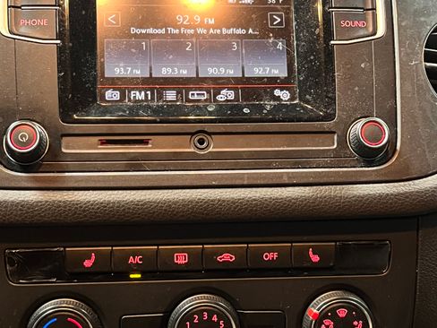 Used 2016 Volkswagen Tiguan R-Line image 2