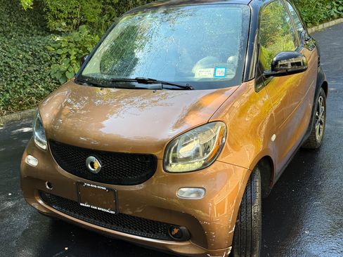 Used 2016 smart fortwo passion image 1