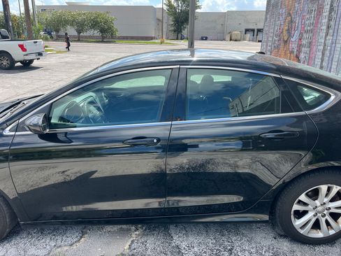 Used 2015 Chrysler 200 Limited w/ Convenience Group FWD image 9