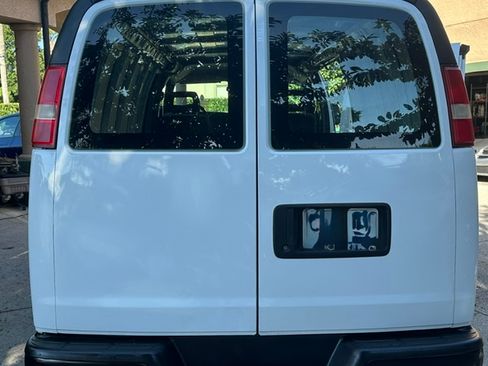 Used 2014 Chevrolet Express 2500 Extended RWD image 10